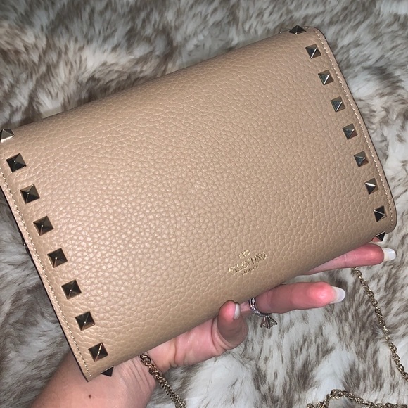 Valentino Garavani rockstud wallet on chain - Picture 9 of 13